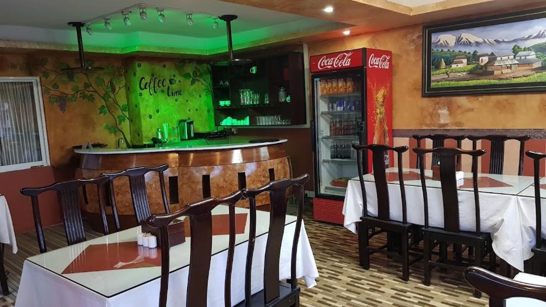 Typical Nepali Kitchen - No Pizza - No Pasta - No Problem !! Hotell Sauraha Eksteriør bilde